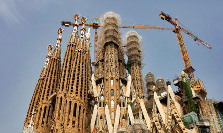 Za dva roky dokončí chrám Sagrada Familia. Kvůli schodišti přijdou tisíce lidí o bydlení